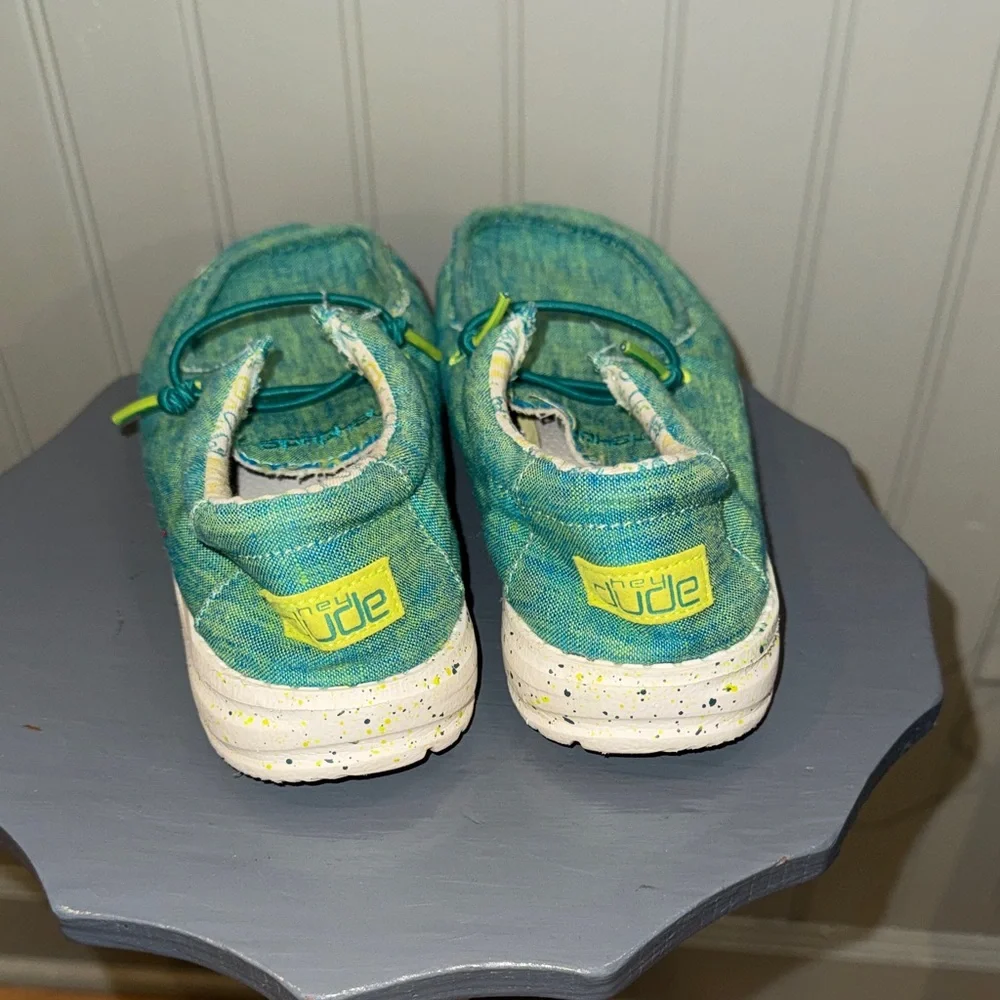 Hey Dude Green Wally‎ Slip-On Shoes size Y2